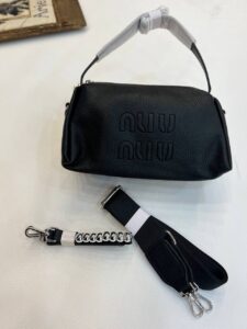 جیب کیف دوشی چرمی MIU MIU مدل MI3846