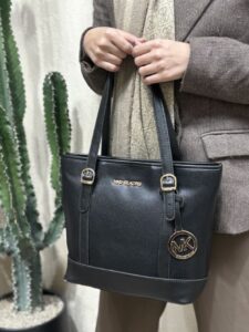 نمای جلویی کیف دستی MICHAEL KORS مدل 479